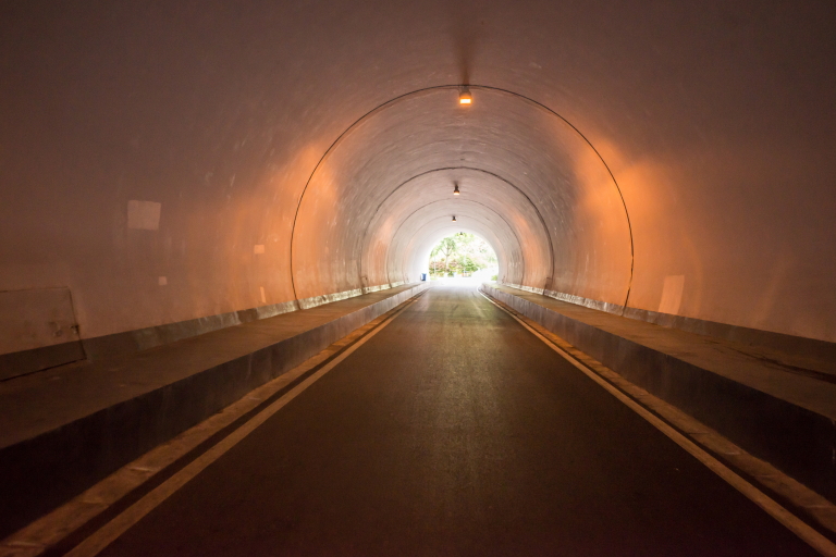 Automatic Light Bulb Arrangement Tool in The Tunnel